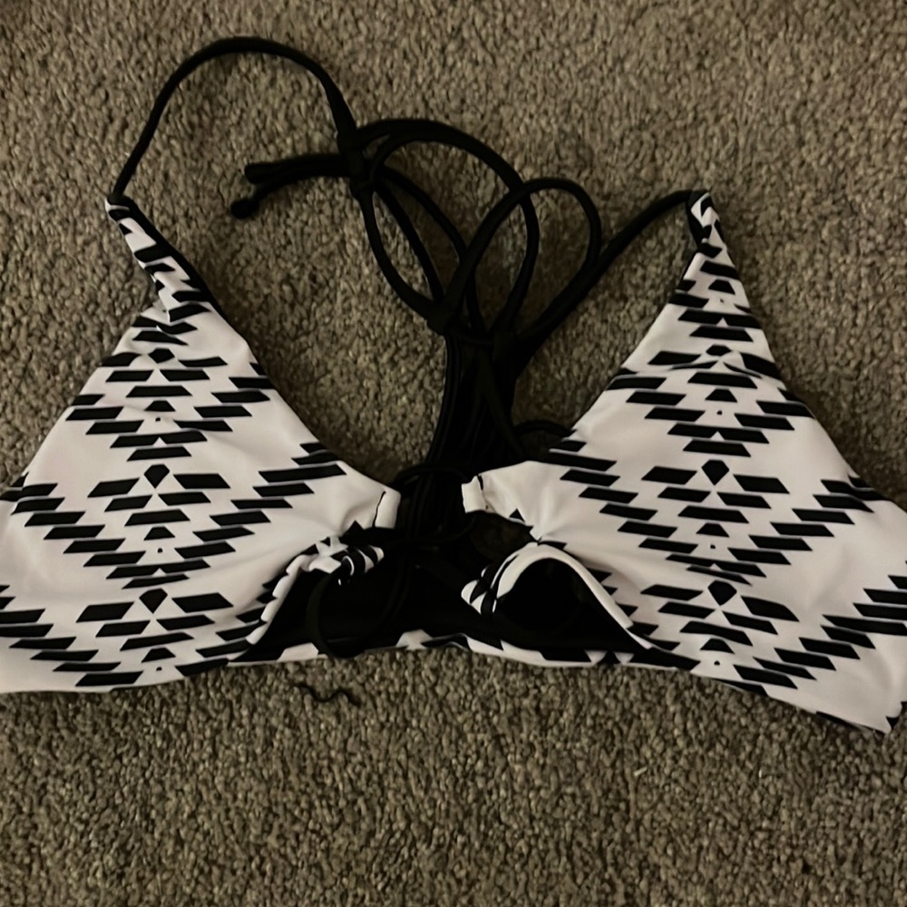 White and black good condition cross bag swimsuit top with pads inside